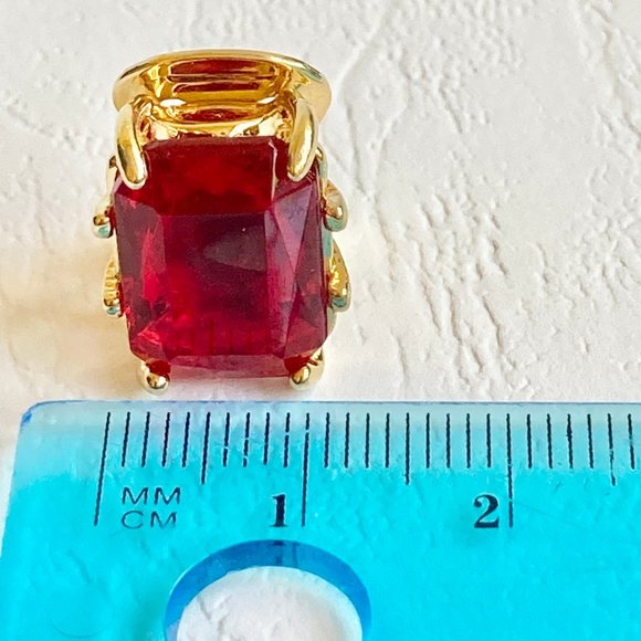 Vintage Red Glass Jewel Cut Gold Plated Clip On Earrings 1970s Made in USA New - Picture 12 of 12